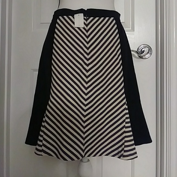 Ann Taylor Skirt NWT - Picture 3 of 9